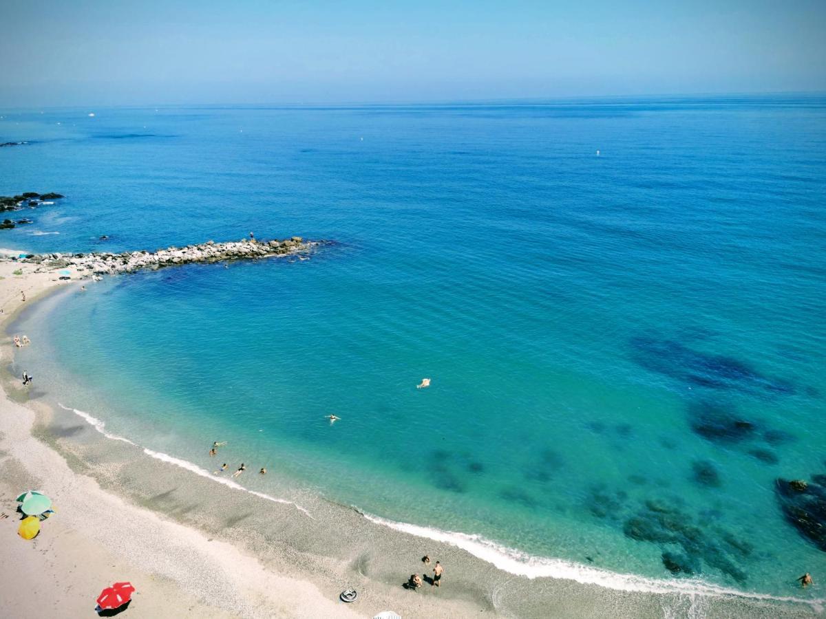 La Perla Cruise Apartment On Private Beach, Modern With Aircon & Wifi 베날마데나코스타 외부 사진